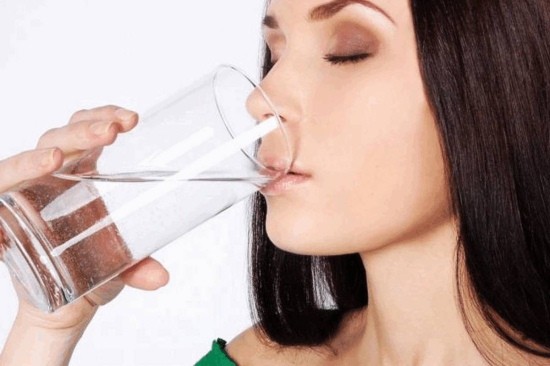 Для наполнения мочевого пузыря за 1.5 часа до исследования необходимо выпить примерно 1.5 л воды