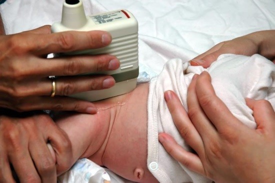 Проведение ультразвукового исследования ТБС новорожденному